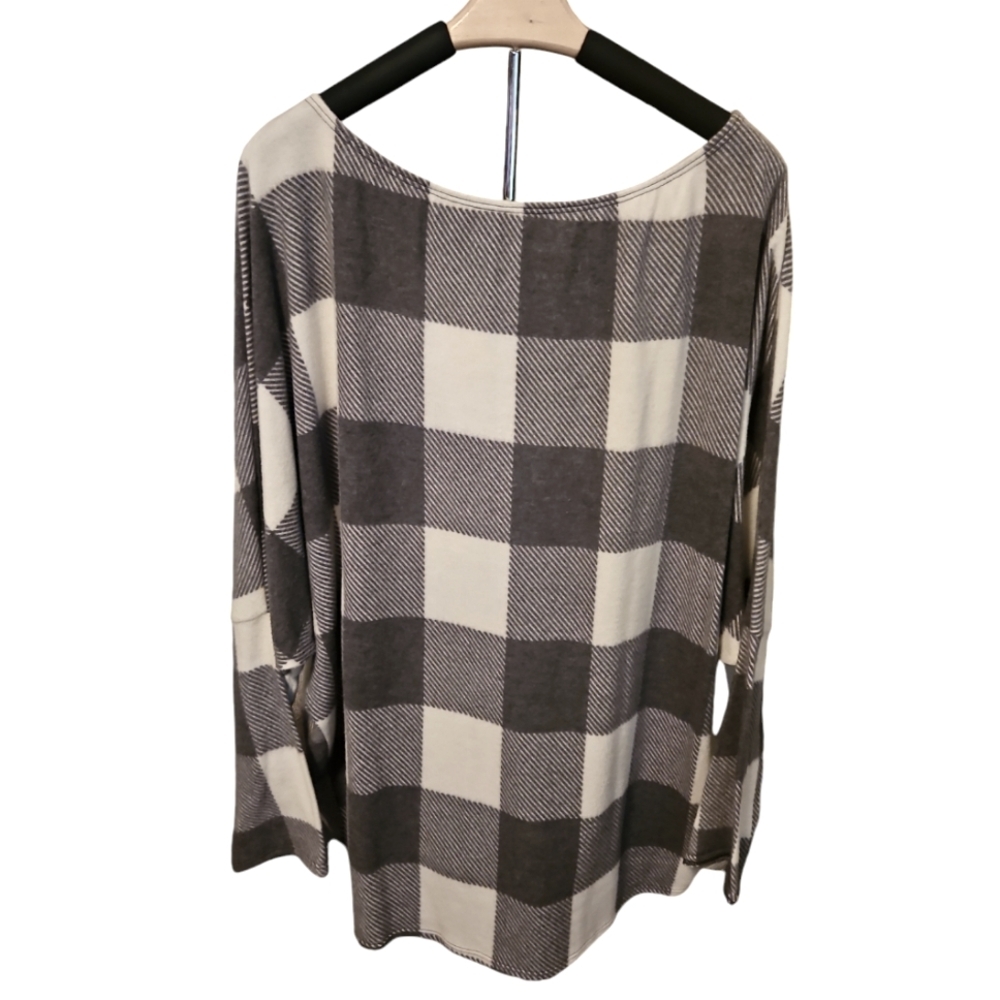 Plaid "fleece like" long sleeve top